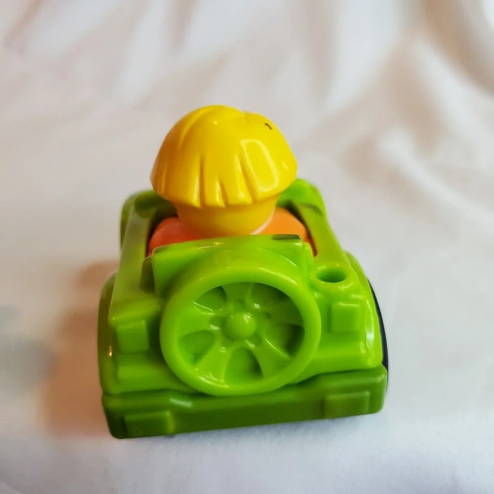 Fisher Price Little People Wheelies‎ Eddie In Camoflauge Jeep Vehicle Safari